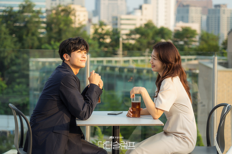 5 (9) - 5 (9).jpg Netflix《低谷醫生》6個人生療癒金句:既然你已經倒下了,別加油,就躺著吧!