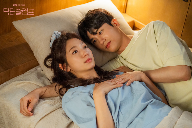 2 (32) - 2 (32).jpg Netflix《低谷醫生》6個人生療癒金句:既然你已經倒下了,別加油,就躺著吧!
