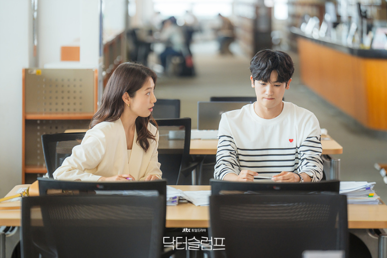 1 (33) - 1 (33).jpg Netflix《低谷醫生》6個人生療癒金句:既然你已經倒下了,別加油,就躺著吧!