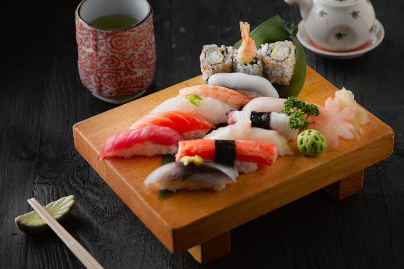 日本人吃不胖原因找到啦！4招瘦身秘訣曝光，用「它」裝食物餐餐澱粉也不怕胖