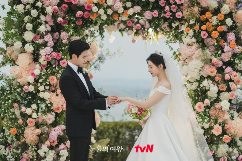 韓劇「超甜婚紗照」盤點！《低谷醫生》美成範本、《王之國》成網友最愛，這對靈感是玄彬＆孫藝真