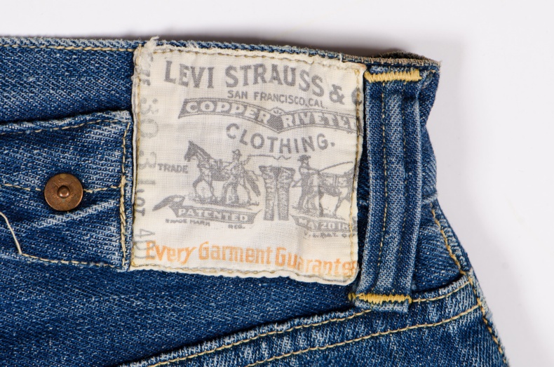 認識世界上第一條女性專屬牛仔褲：Levi’s® 重新復刻Lot 401丹寧褲拆解女性獨自信故事