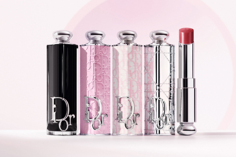 2024唇妝大勢「水光果汁唇」！一抹剔透軟嫩、解救乾唇！YSL、DIOR、ARMANI都好燒