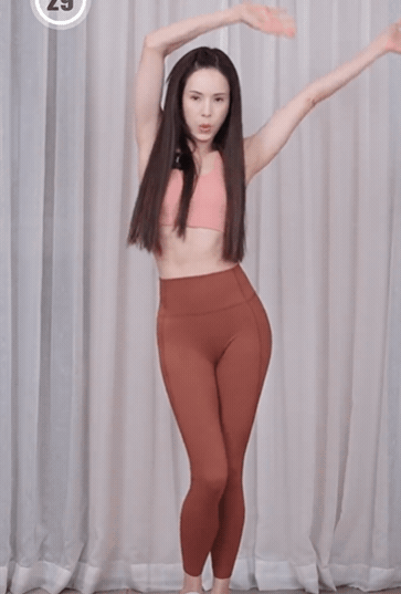 3天告別小腹婆！李若彤「燃脂操」必練，邊甩肉還能紓壓，難怪57歲還能擁有仙女身材