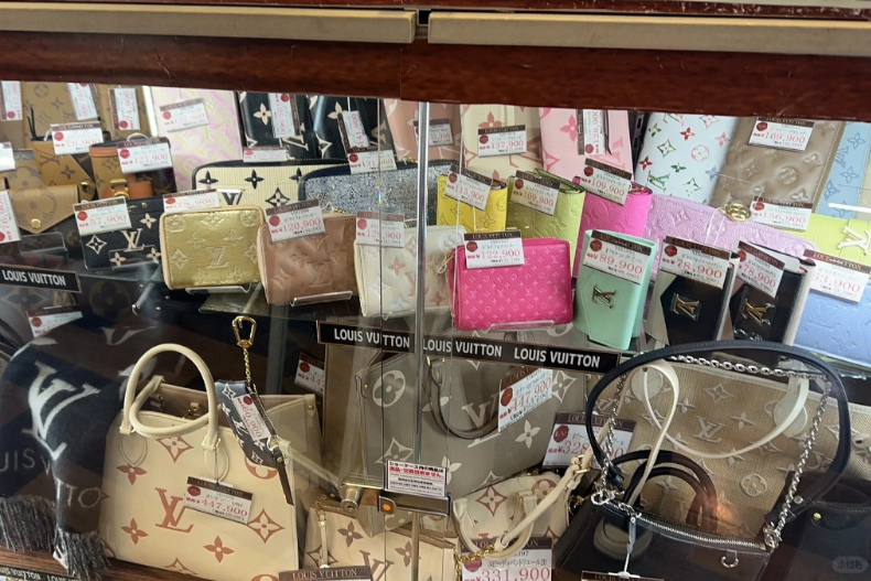 日本唐吉訶德也賣精品！LONGCHAMP包、Chloe托特包超便宜，西太后土星項鍊千元價