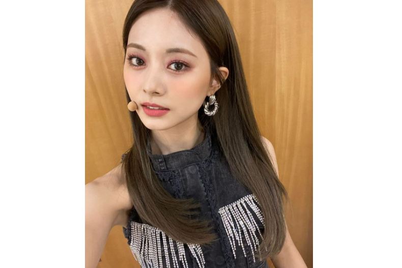 直髮的女生