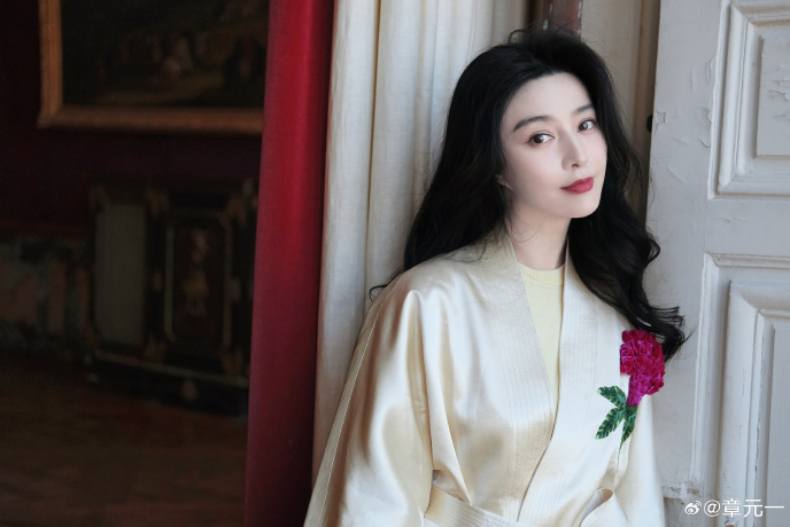 李晨傳熱戀Angelababy！前未婚妻范冰冰突曬「定情愛心石」疑示主權