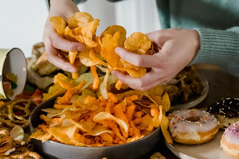 6 - 6.png 滿臉皺紋超顯老!這6種「導致皺紋的食物」別再吃,不只加速皮膚老化還會變胖!
